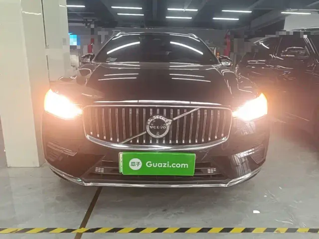 Volvo XC60 — Фото автомобиля 2