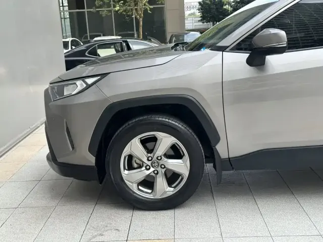 Toyota RAV4 — Фото автомобиля 5