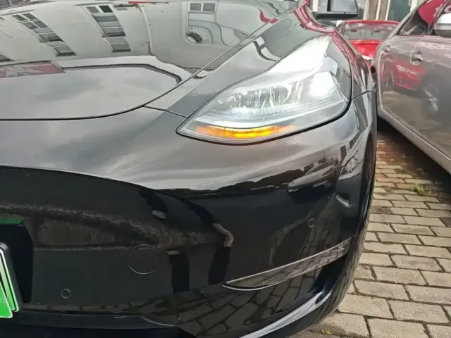 Tesla Model Y — Фото автомобиля 17