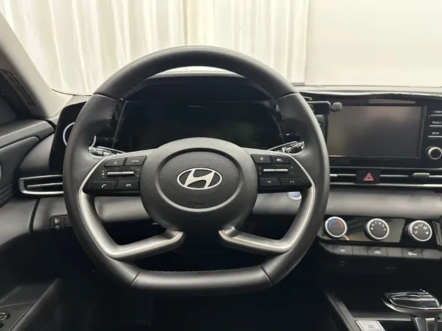 Hyundai Elantra — Фото автомобиля 10
