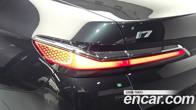 BMW i7 G70 — Фото автомобиля 8