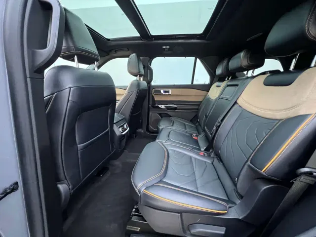 Ford Explorer — Фото автомобиля 8