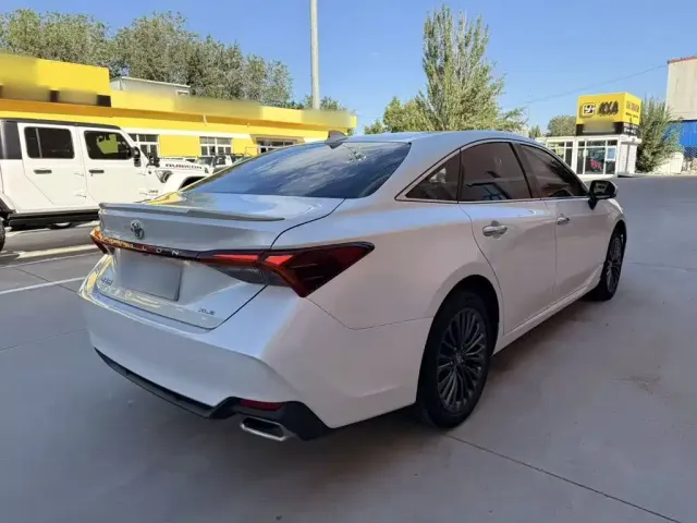 Toyota Avalon — Фото автомобиля 12