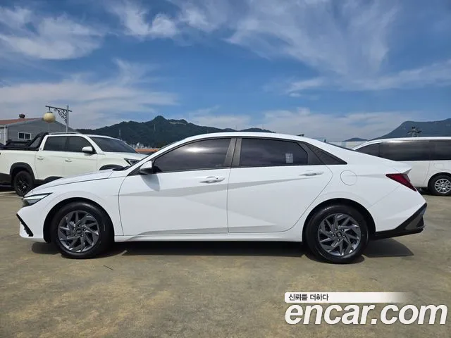Hyundai Avante CN7 — Фото автомобиля 16