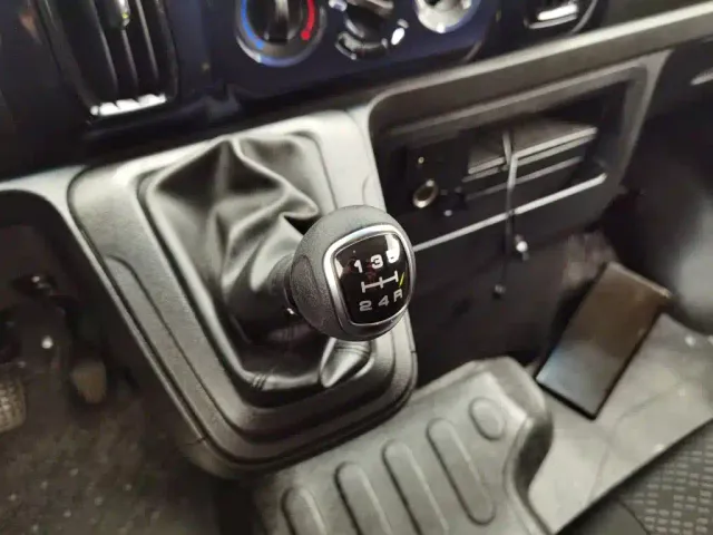 Iveco Iveco Daily 2025 Model V35 Van 2.5T Manual Short Wheelbase Low Roof Dual Tires — Фото автомобиля 13