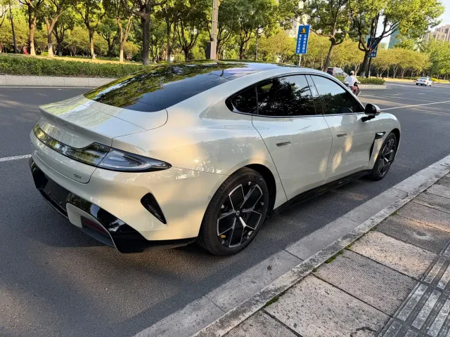 Xiaomi SU7 — Фото автомобиля 10