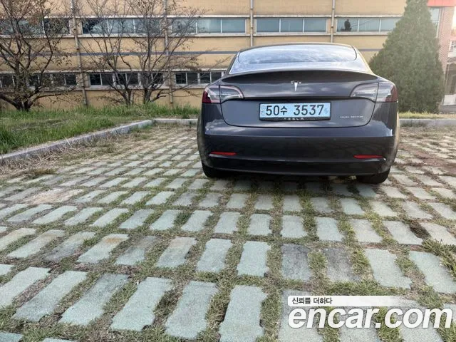 Tesla Model 3 — Фото автомобиля 5