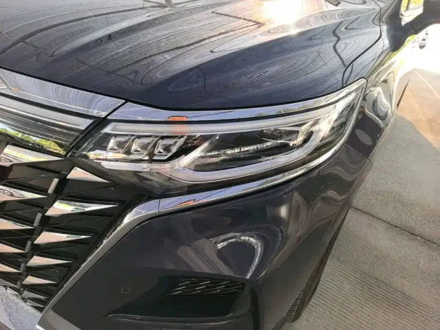 Roewe Roewe iMAX8 EV 2022 Gold Edition — Фото автомобиля 23