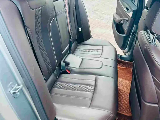 BMW 5 Series — Фото автомобиля 6
