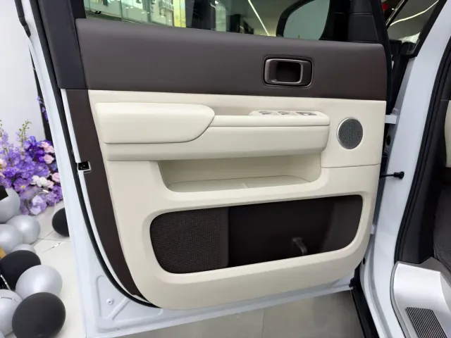 Li Auto MEGA — Фото автомобиля 9