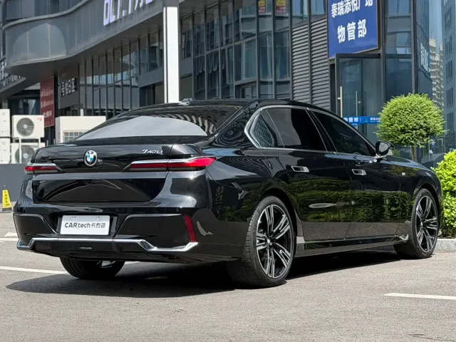 BMW 7 Series — Фото автомобиля 3