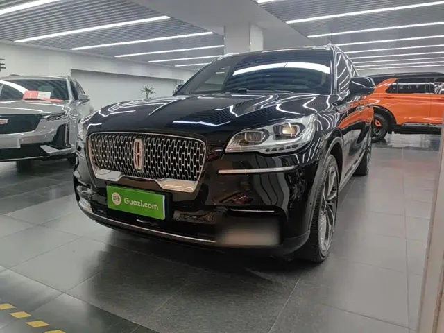 Фотография автомобиля — Lincoln Aviator