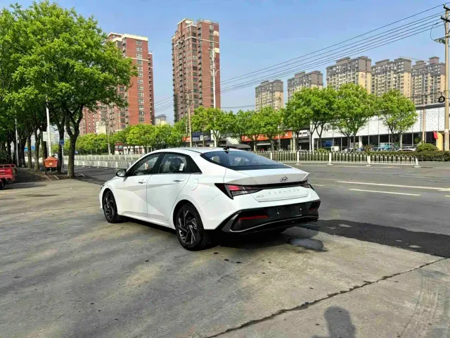 Hyundai Elantra — Фото автомобиля 8