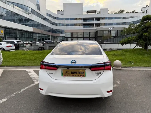 Toyota Corolla Twin Engine E+ — Фото автомобиля 10