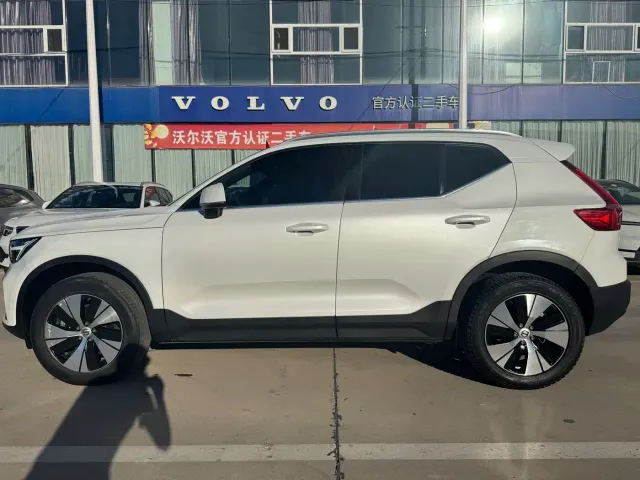 Volvo XC40 — Фото автомобиля 11