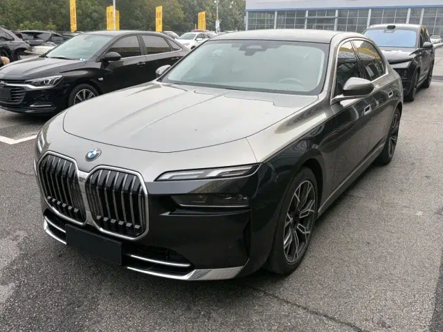 Фотография автомобиля — BMW 7 Series