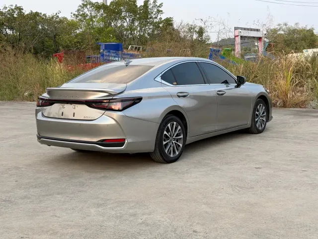 Lexus ES — Фото автомобиля 16