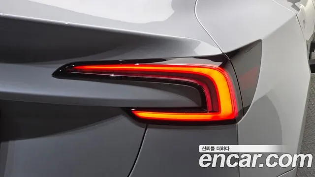 Tesla Model 3 — Фото автомобиля 22