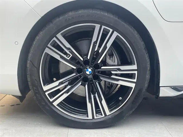 BMW i7 — Фото автомобиля 17