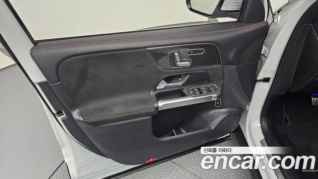 Mercedes-Benz GLB-Class — Фото автомобиля 24