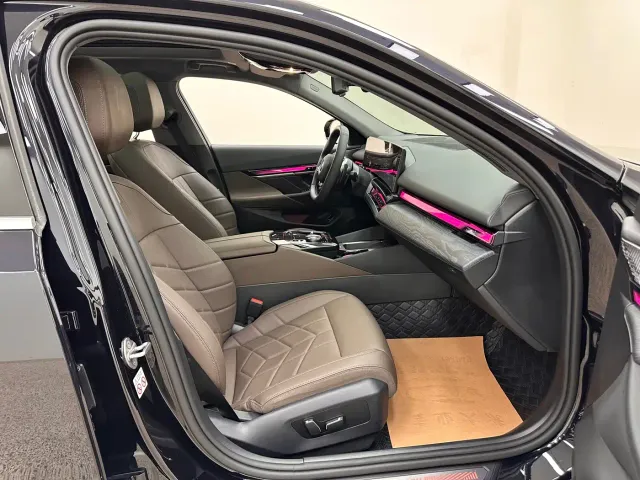 BMW 5 Series — Фото автомобиля 30