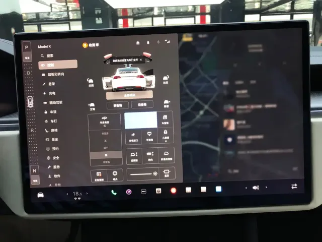 Tesla Model X — Фото автомобиля 21