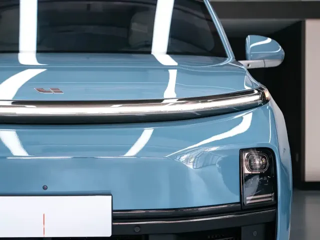 Li Auto L8 — Фото автомобиля 5