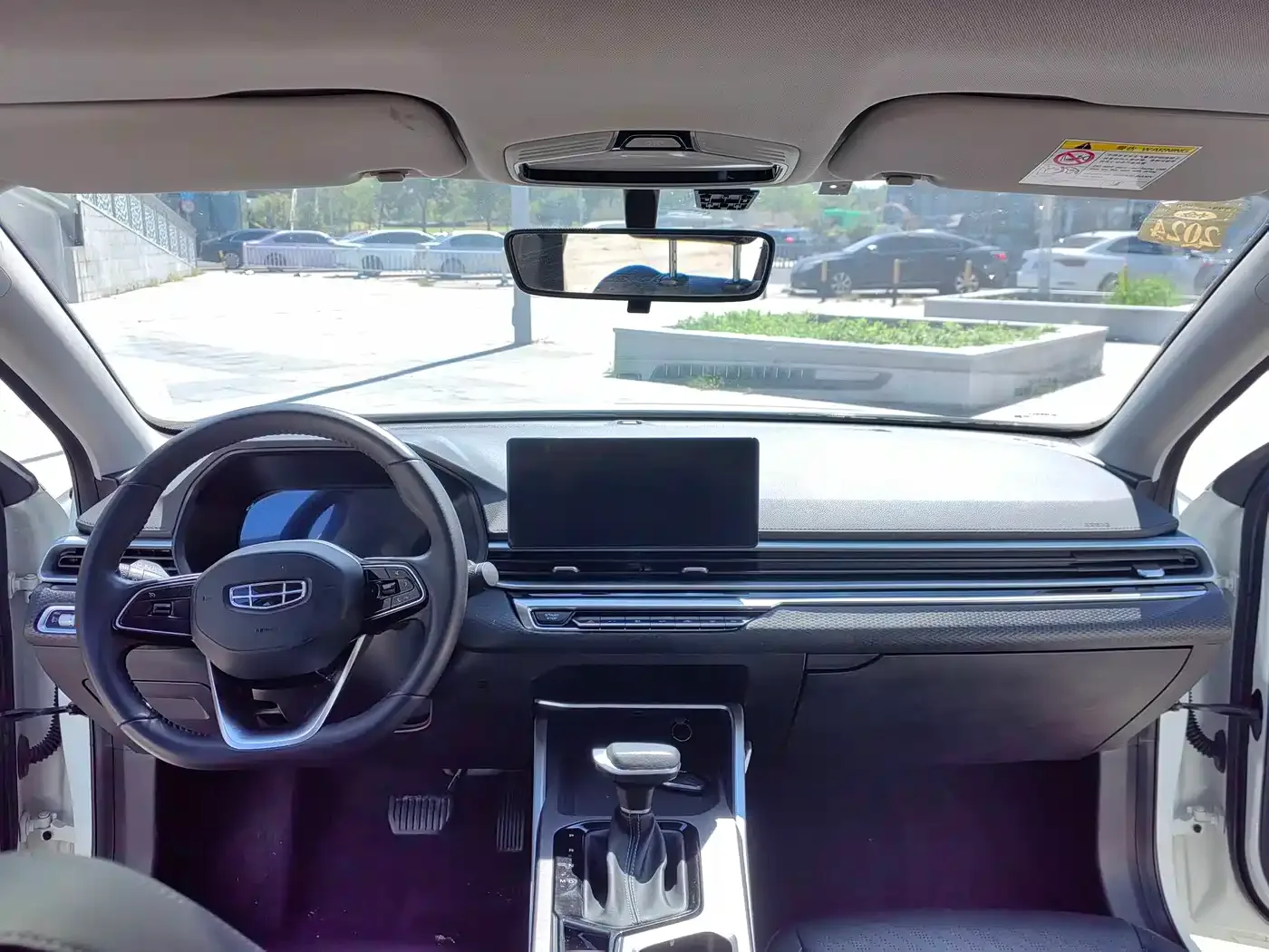 Geely Emgrand 2022 4th Generation 1.5L CVT Luxury — Фото автомобиля 12
