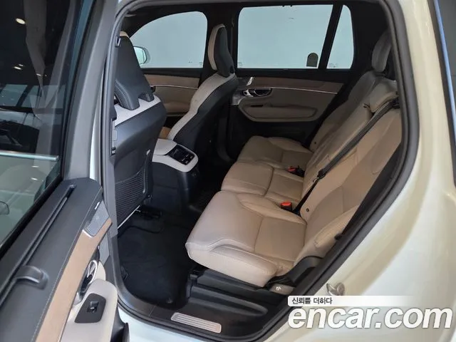 Volvo XC90 — Фото автомобиля 11