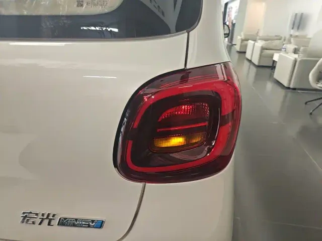Wuling Hongguang Mini EV — Фото автомобиля 7