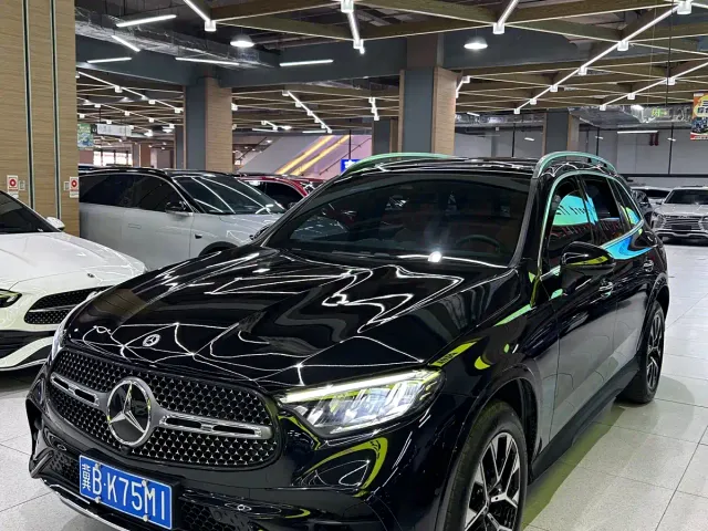 Фотография автомобиля — Mercedes-Benz GLC-Class