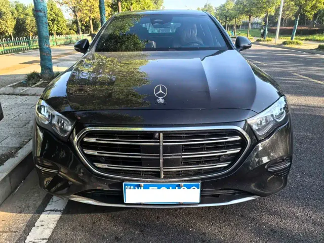 Mercedes-Benz E-Class — Фото автомобиля 2