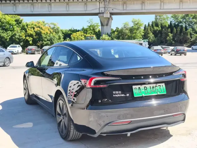 Tesla Model 3 — Фото автомобиля 9