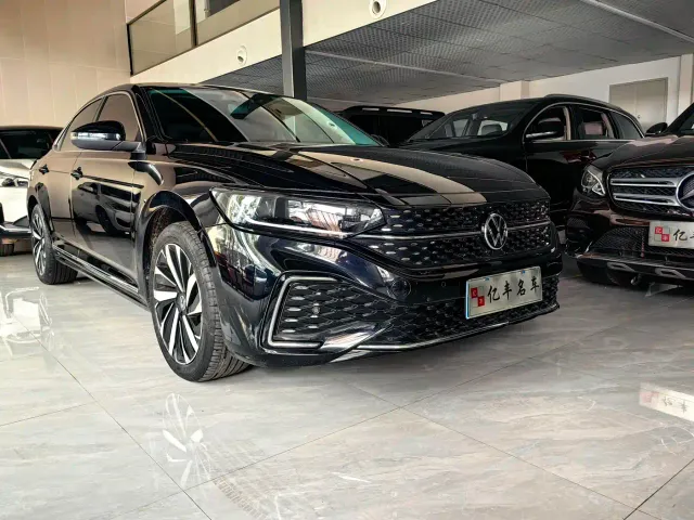 Volkswagen Passat 2022 330TSI Starlight Elite Edition — Фото автомобиля 3