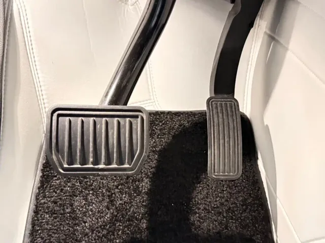 Tesla Model Y — Фото автомобиля 15