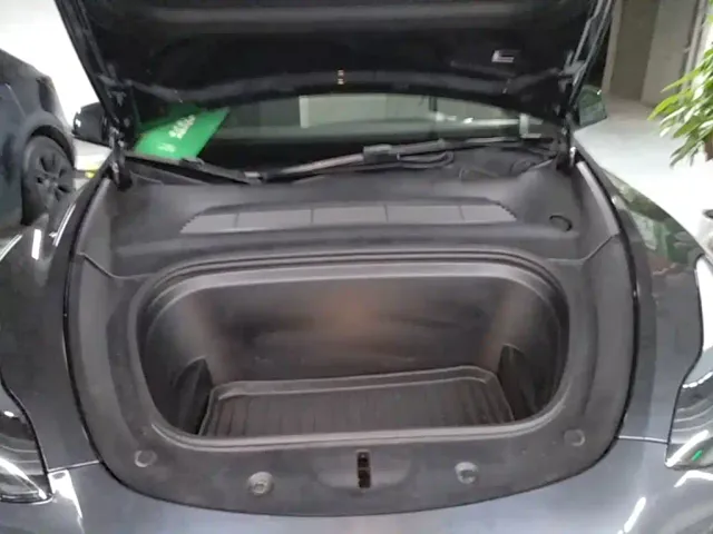Tesla Model Y — Фото автомобиля 19