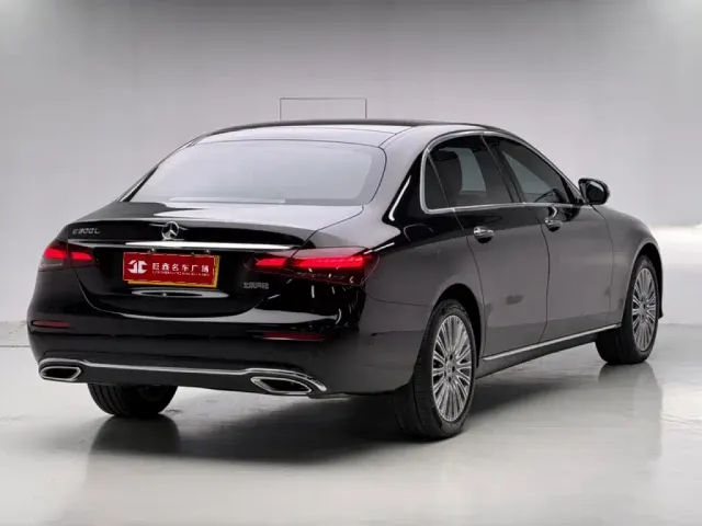 Mercedes-Benz E-Class — Фото автомобиля 5