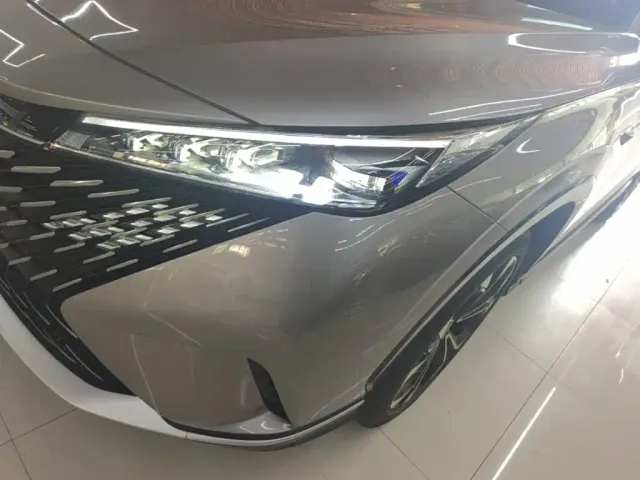 Roewe RX5 — Фото автомобиля 23