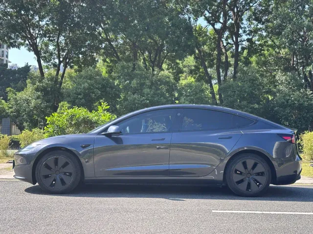 Tesla Model 3 — Фото автомобиля 9