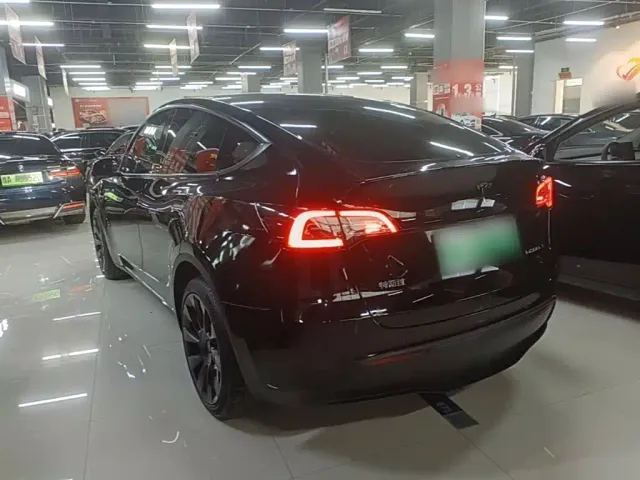 Tesla Model Y — Фото автомобиля 4
