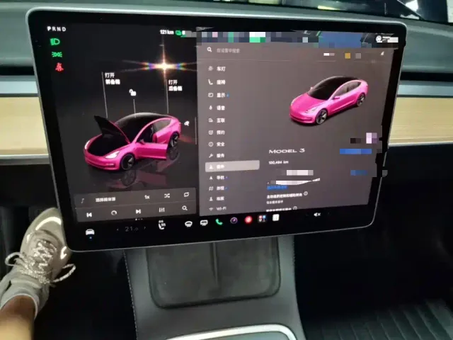 Tesla Model 3 — Фото автомобиля 12