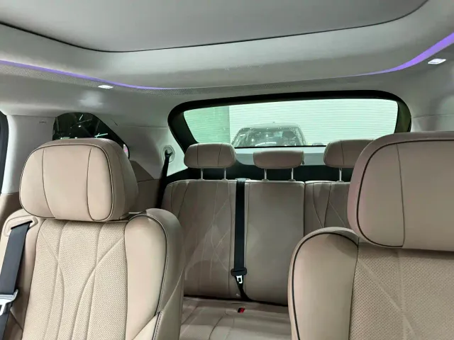 Xpeng X9 — Фото автомобиля 15