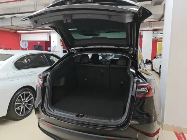 Tesla Model Y — Фото автомобиля 18