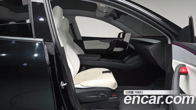 Tesla Model Y — Фото автомобиля 23