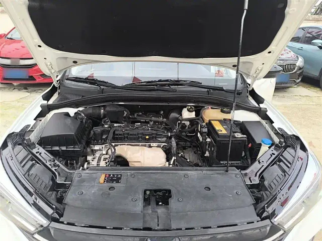 Roewe i5 — Фото автомобиля 19