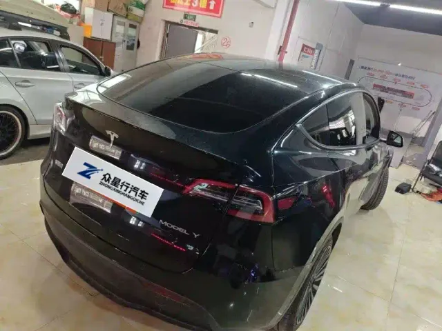 Tesla Model Y — Фото автомобиля 2