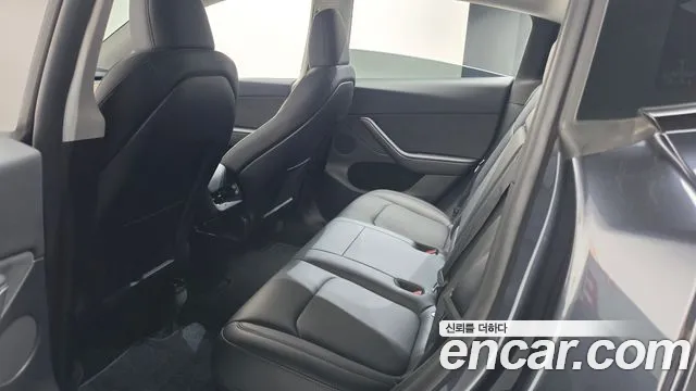 Tesla Model Y — Фото автомобиля 20