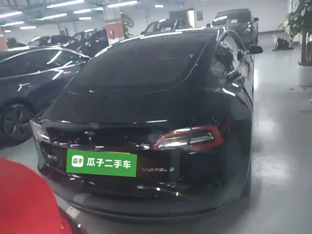Tesla Model 3 — Фото автомобиля 5