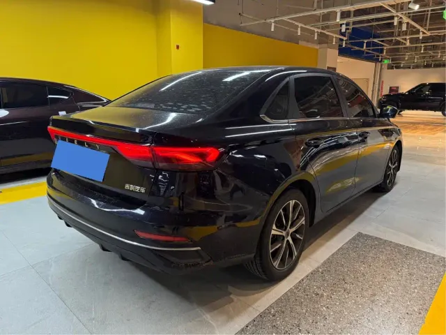 Geely Emgrand — Фото автомобиля 16