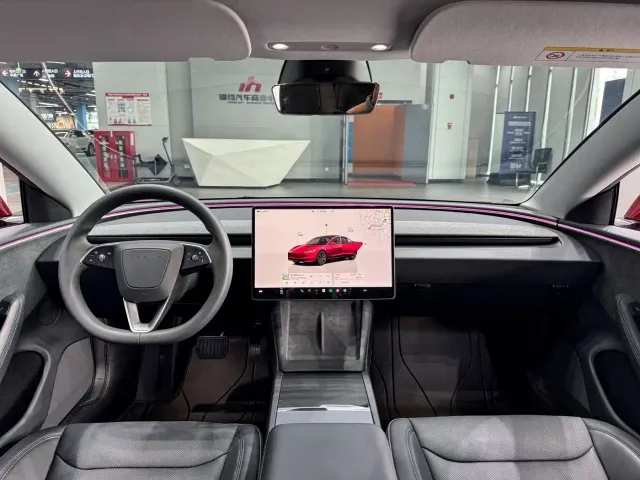 Tesla Model 3 — Фото автомобиля 9